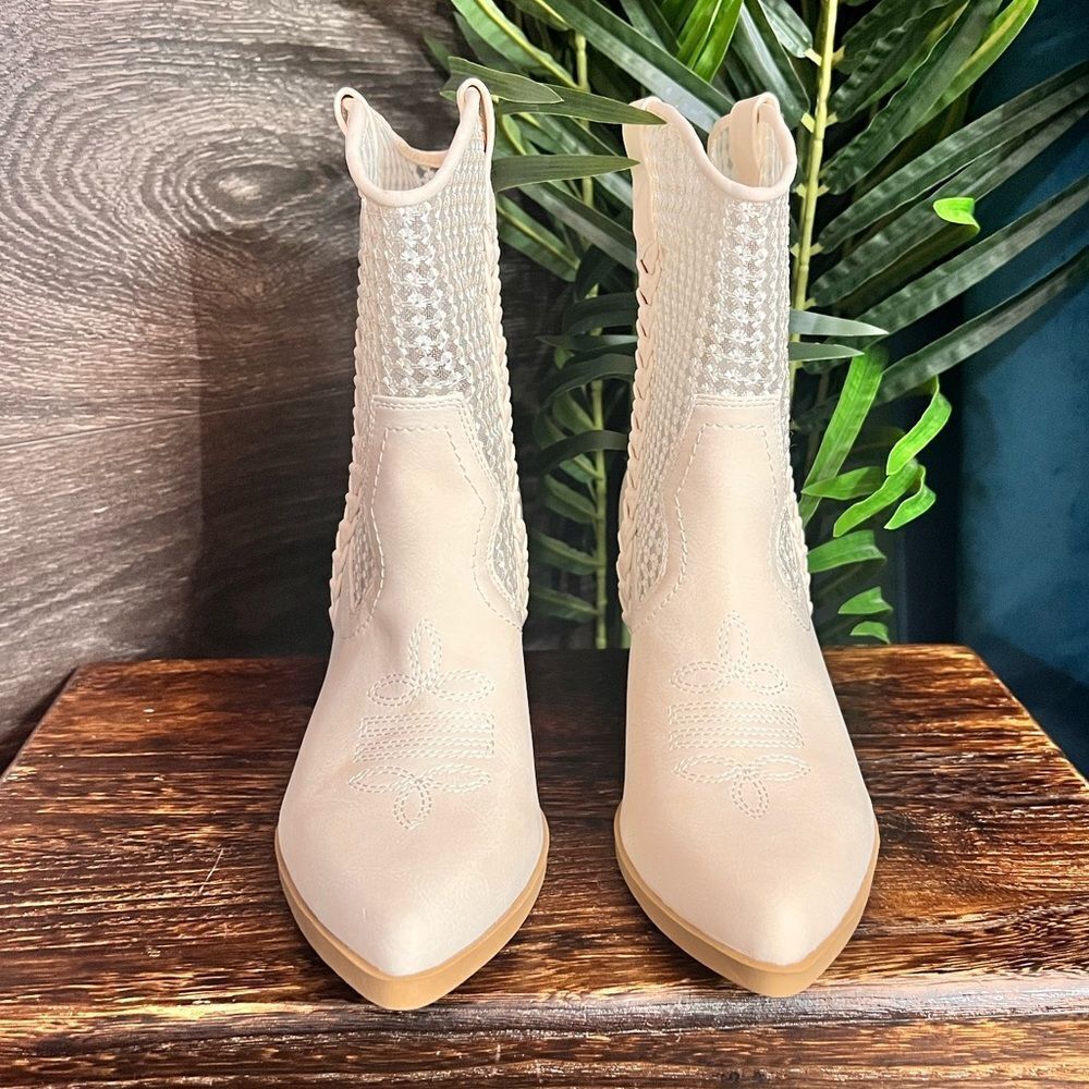 DV BY DOLCE VITA Faux Leather Karyn Bootie in Cream, Size 6.5. NWOT! - Picture 11 of 15